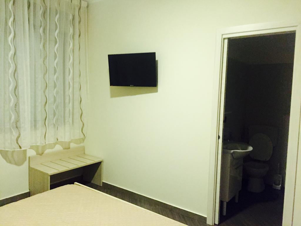 Civico 83 Bed and Breakfast Ρέτζιο ντι Καλάμπρια Δωμάτιο φωτογραφία